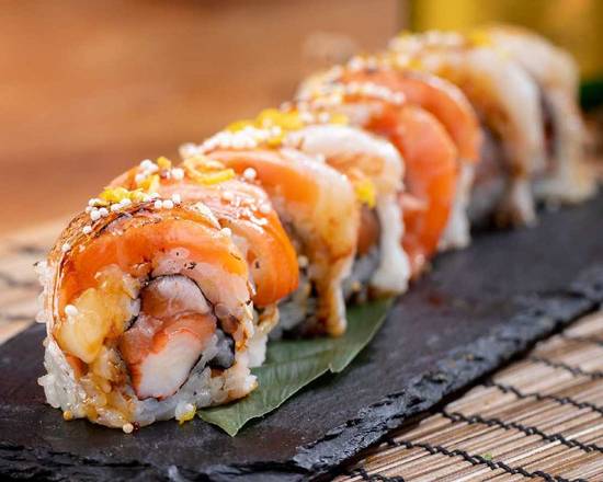 Seared Ebi Salmon Roll(8) 火焰三文魚紅蝦卷